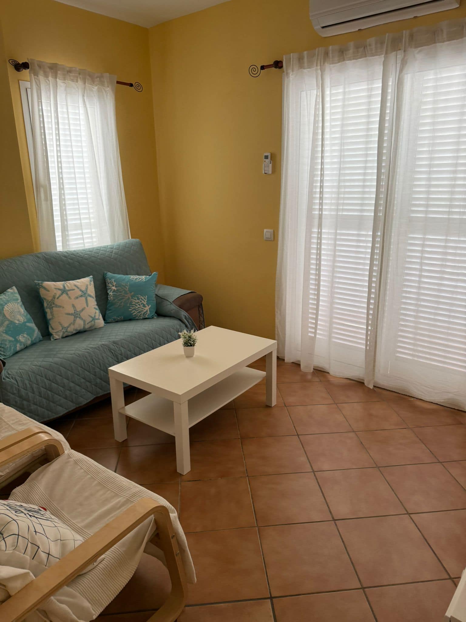 Antes y después limpieza apartamento turístico San José — salón
